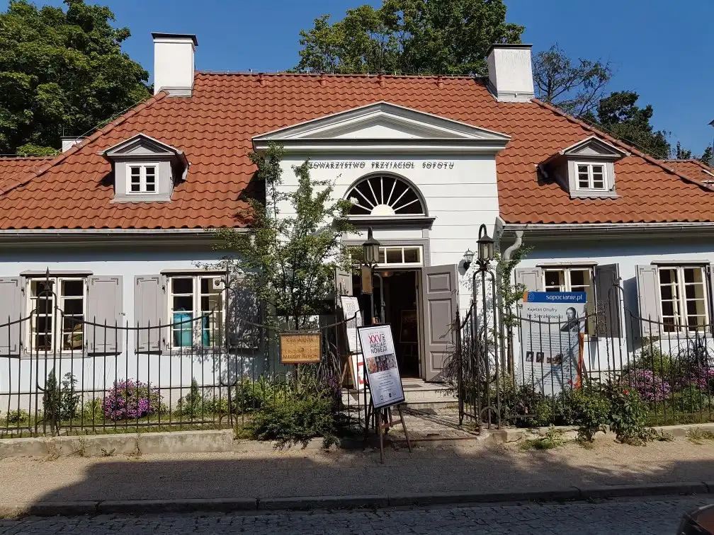 Hotels near Dworek Sierakowskich