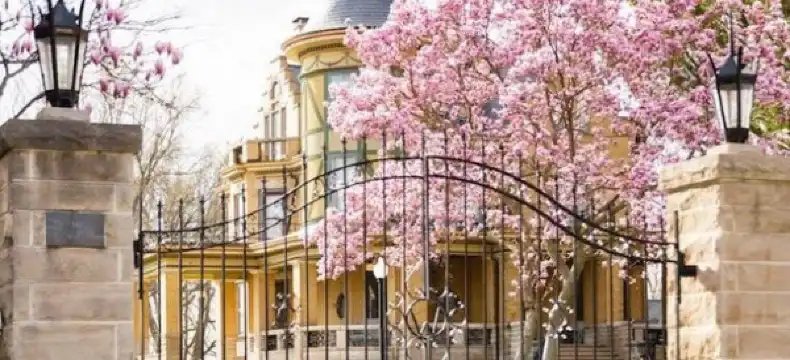 Hotels in McLean County