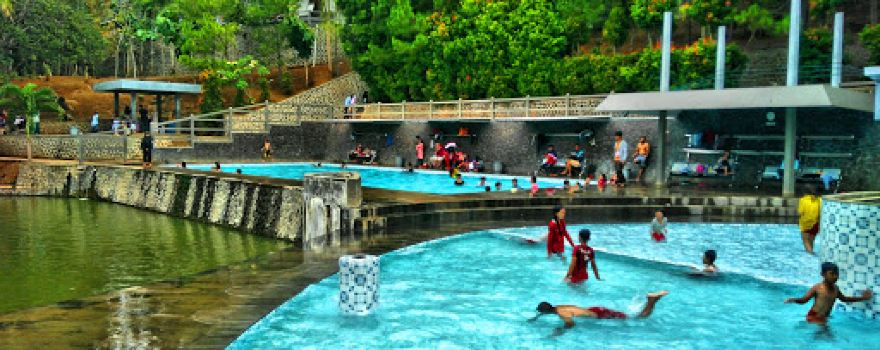 Kolam Air Panas Cikarees