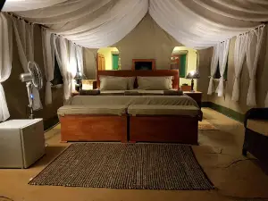 Kubu Kweena Lodge