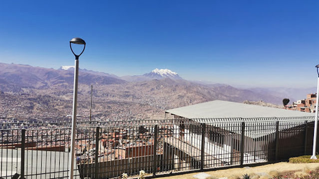 Teleferico station Linea Amarilla