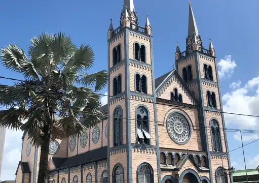 鄰近聖彼得和保羅教堂的酒店