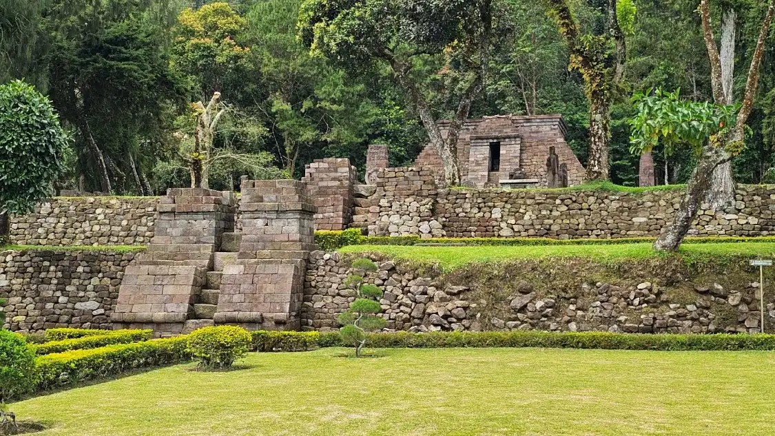 Hotels near Sukuh Temple