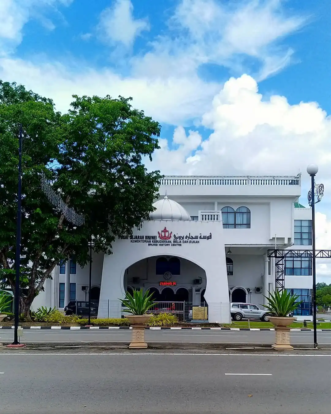 Hotels near Brunei History Centre