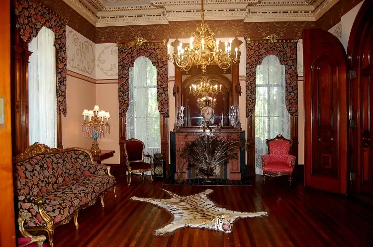 Hotels near Terrace Hill Historic Site