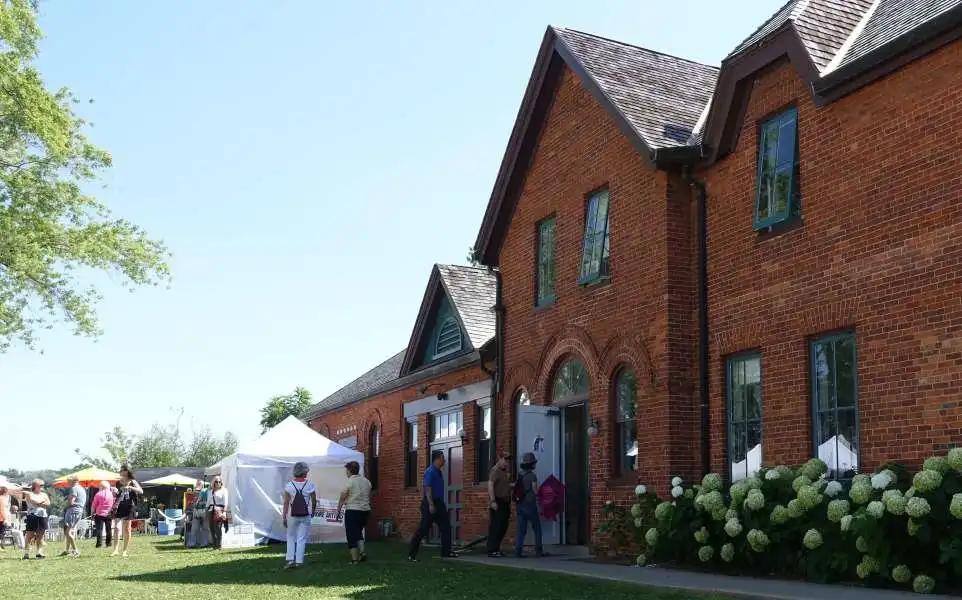 Hotels near Niagara Pumphouse Arts Centre