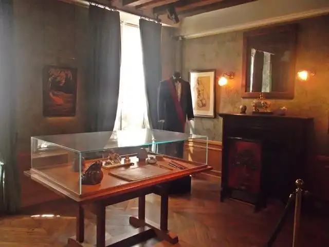 Hotels near Musee Claude Debussy