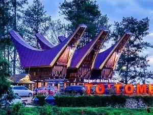 Lolai - To' Tombi, Negeri di atas awan