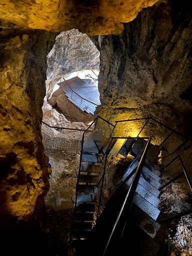 Acceso A Cueva De La Serreta