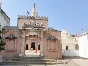 Shri Maksi 1008 Parshwanath Digambar Jain Atishaya Kshetra Maksi