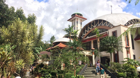 Atta'awun Puncak Mosque
