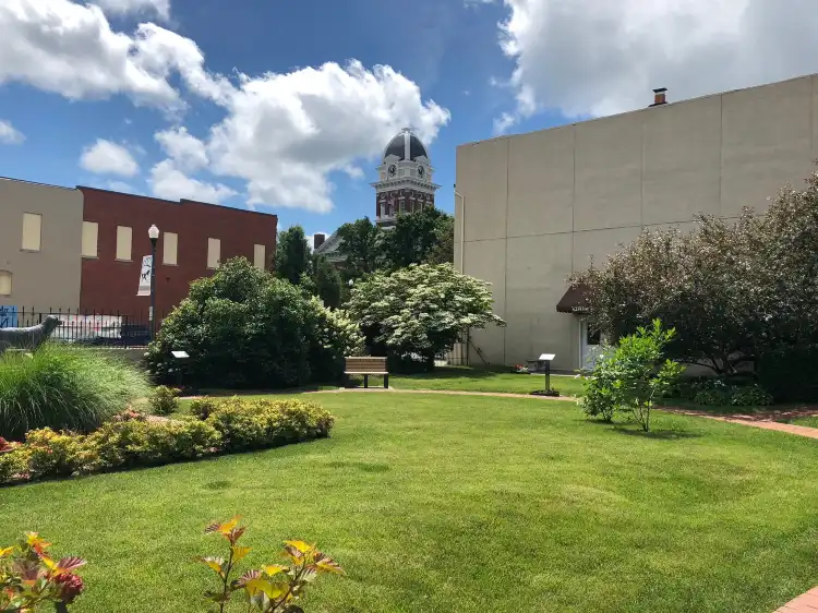 Hotels in Marshall