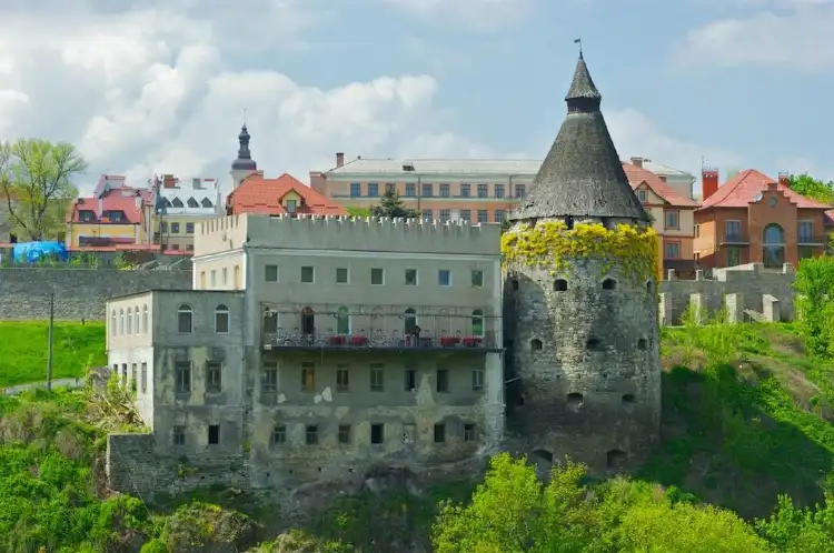 Các khách sạn gần Honcharna Tower