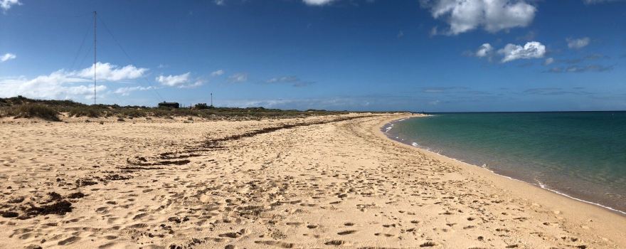 Bundegi Beach