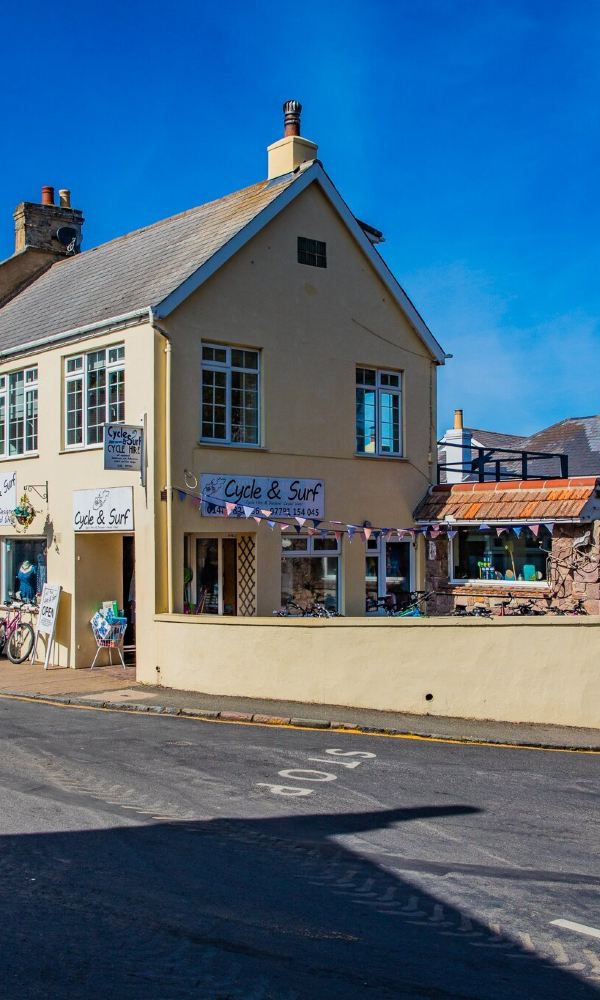 Cheap Flights from Guernsey to Alderney from £144 (GCI-ACI) Trip