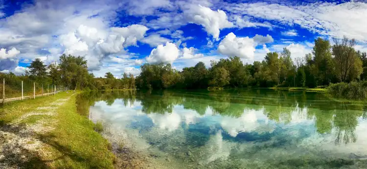 Hotels near Lago di Cavazzo / Lât di Cjavaç