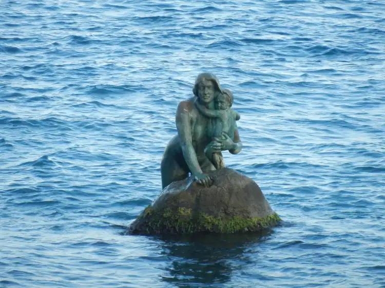 Hotels near Sculpture Mermaid