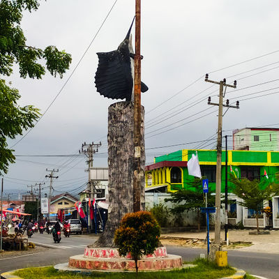 Tugu Ikan Marlin Tuhuk