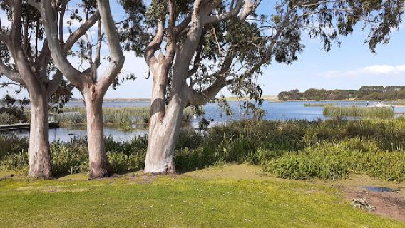 Lake Purrumbete Holiday Park