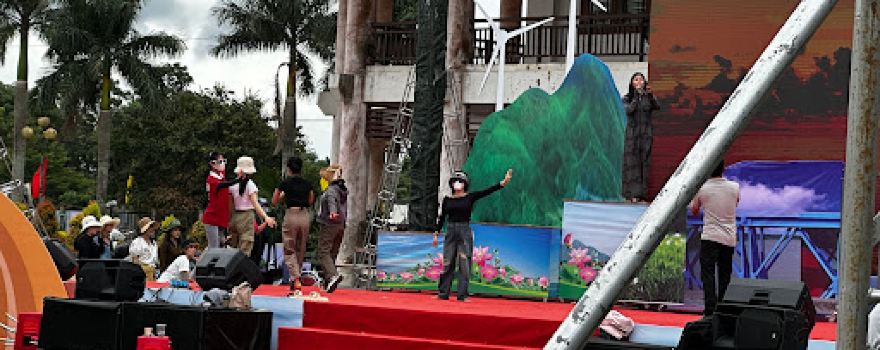 Sân vận động Hướng Hóa