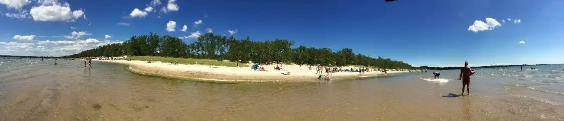 Hotels near Sandbanks Provincial Park