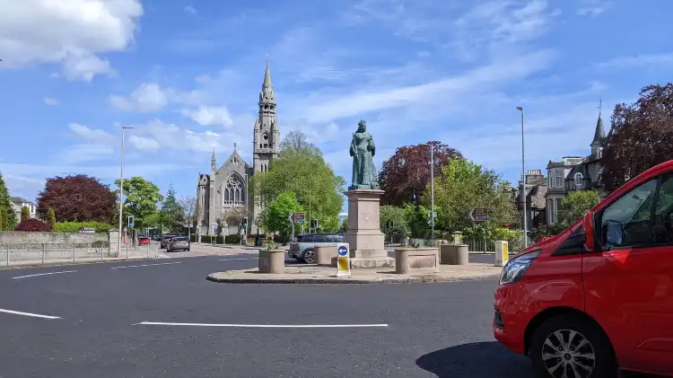 Hotels near Queen Victoria Statue