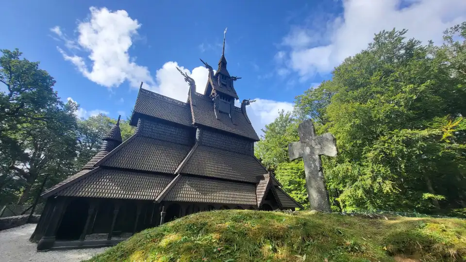 3_Fantoft Stave Church