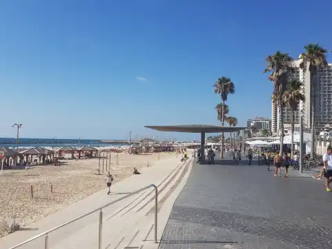 Hotels near Frishman Beach