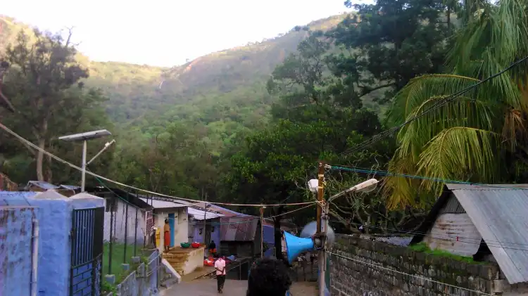 Hotels near Sathuragiri Hills