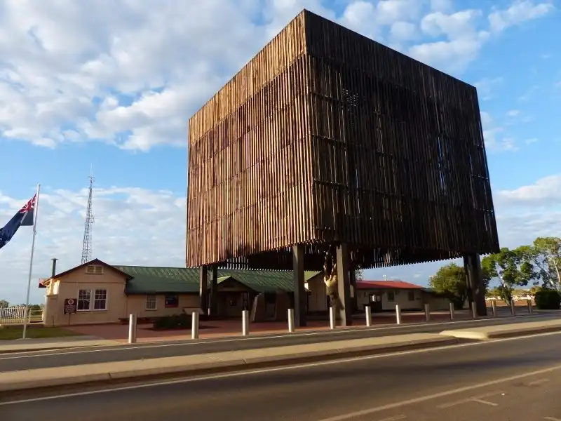 智慧樹附近的飯店