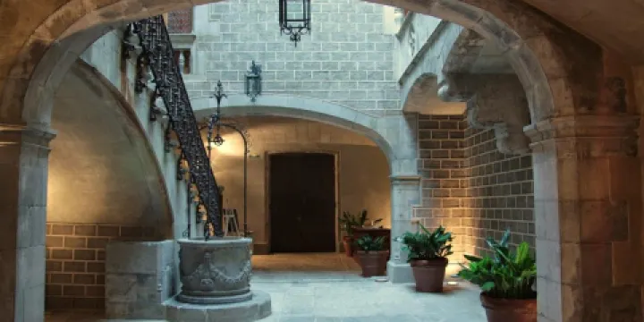 Palau Solterra Museum