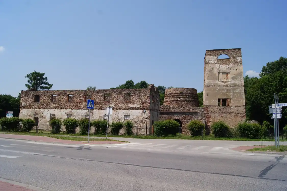 Отели рядом с достопримечательностью «Huta Józef Ruins»