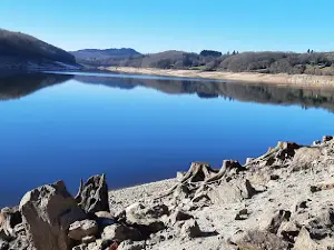 Base de loisirs du Lac du Laouzas, Nages