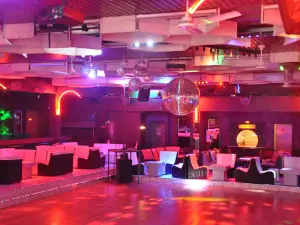 DANCING Discothèque klub 80 CHAVANNES