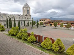 Parque Central De Cojitambo