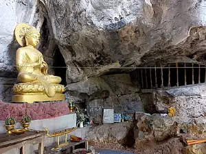 Wat Tham Khao San Hin