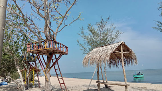 Pantai Pasir Putih Wates Rembang