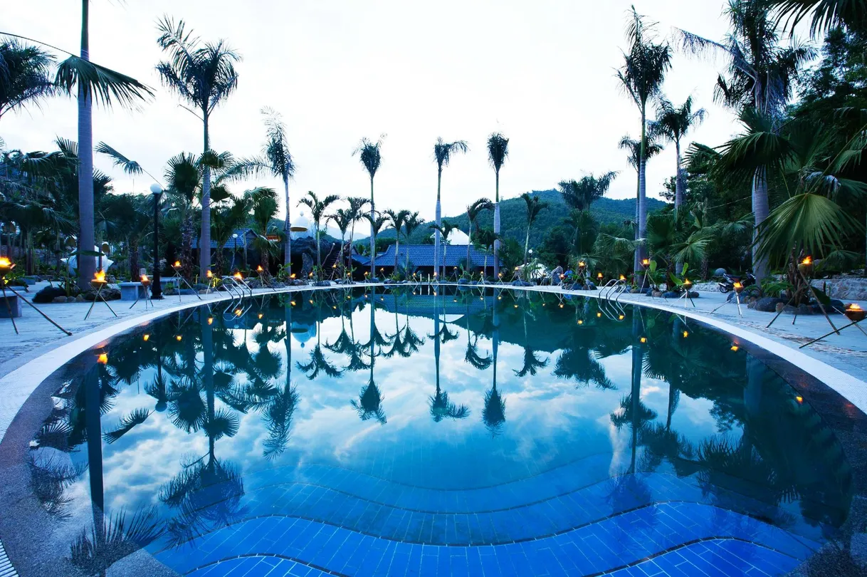 4_100 Egg Theme Park