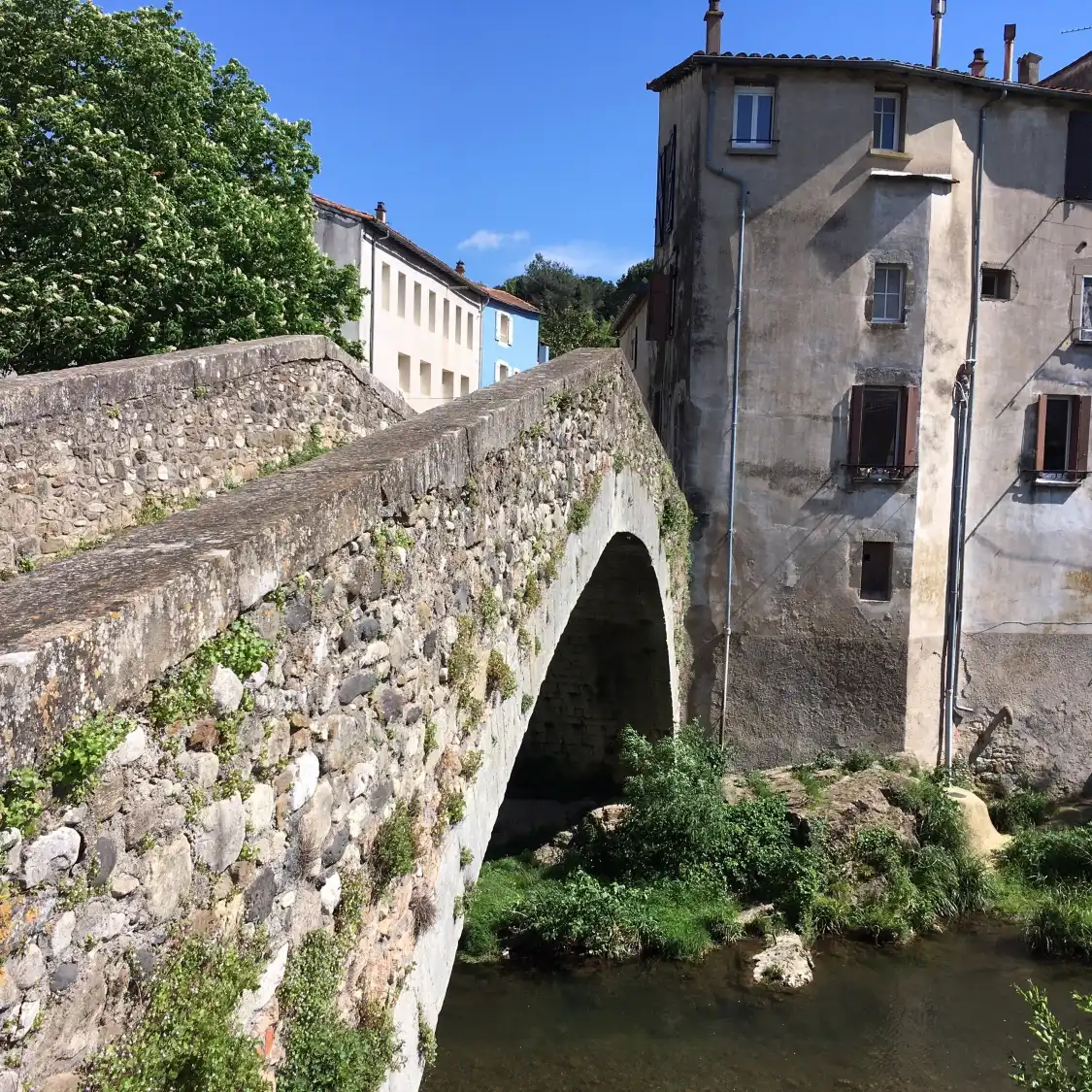 Hotels near Pont de Montifort