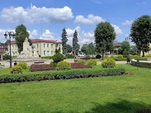 Fontanna na Rynku w Józefowie
