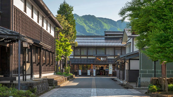 Setogawa and Shirakabe Dozou Street
