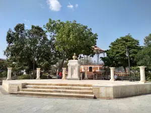 Monumento a La Mujer Tehuana