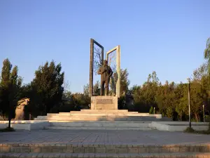 Loik Sherali monument
