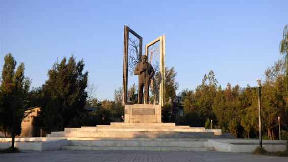 Loik Sherali monument