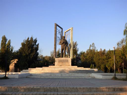 Loik Sherali monument