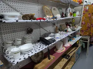 Isom Vendors Mall & Flea Market