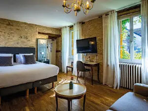 Relais de la source