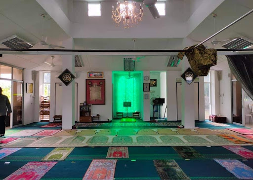 Masjid Nur Hidayah, Kampung Cemerlang, Jalan Lapangan Terbang, 93250 Kuching, Sarawak Masjid Nur Hidayah, Kampung Cemerlang, Jalan Lapangan Terbang, 93250 Kuching, Sarawak