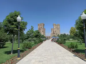 Oq saroy tarixiy yodgorligi
