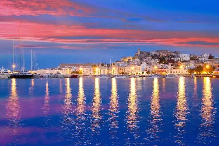 Hotels near De Mil Amores